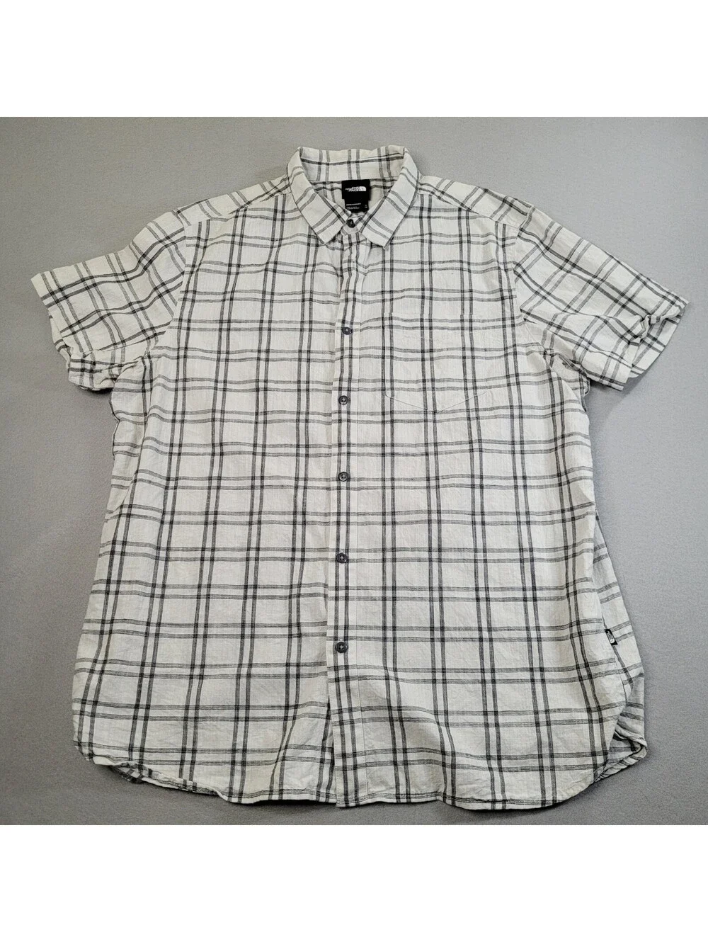 The North Face Mens Size XL White Black Plaid Short Sleeve Button Down Shirt